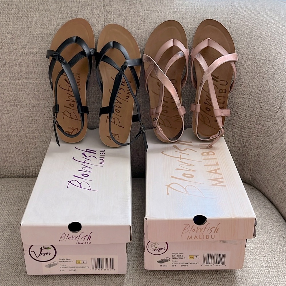 NEW IN BOX Two pairs Blowfish Malibu Granola Sandals size 7 Black and Pink